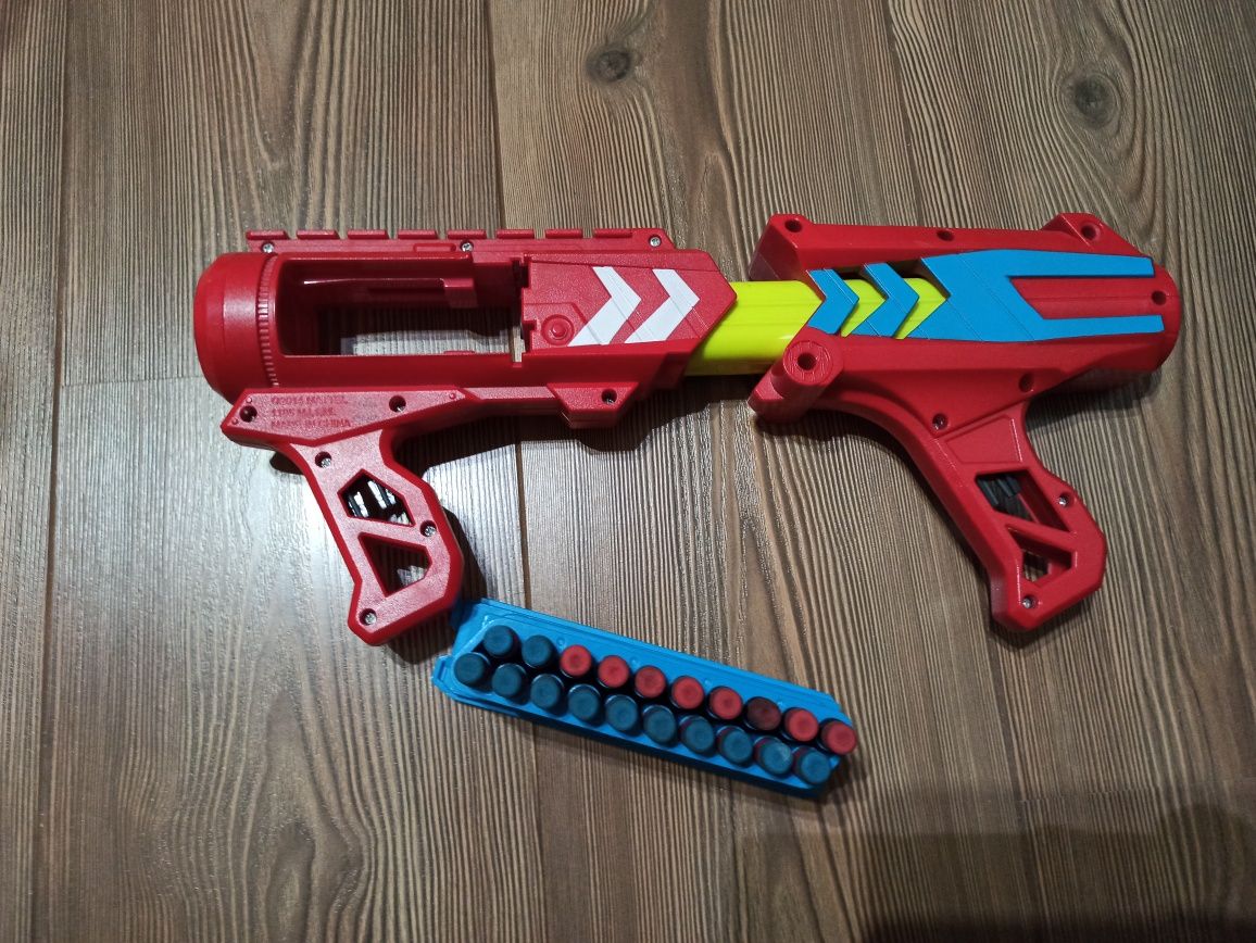 Nerf играчка със стрелички