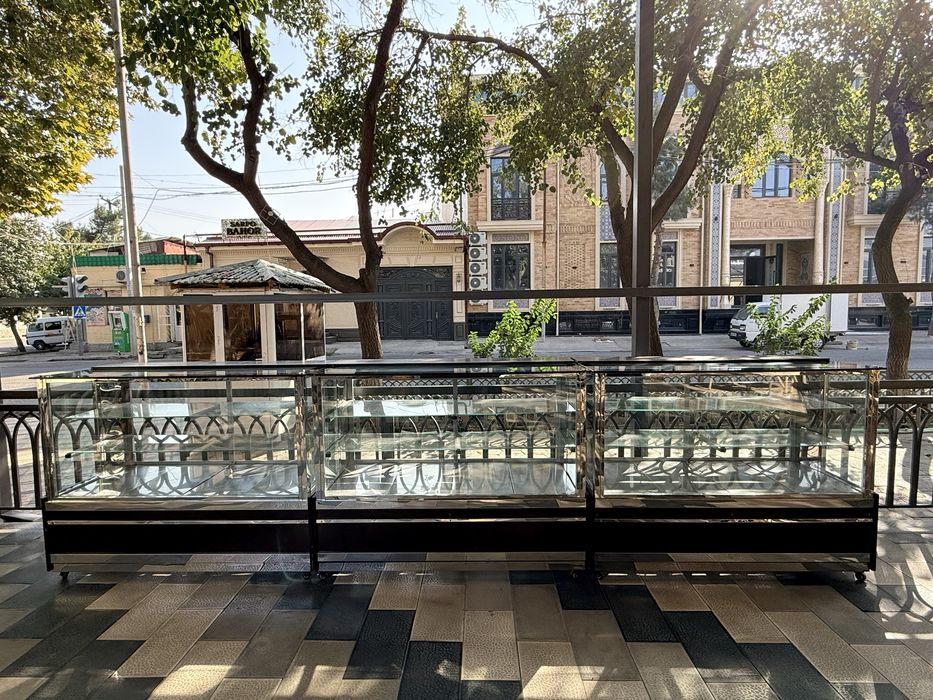 Витрина холодильник для торта и пирожное