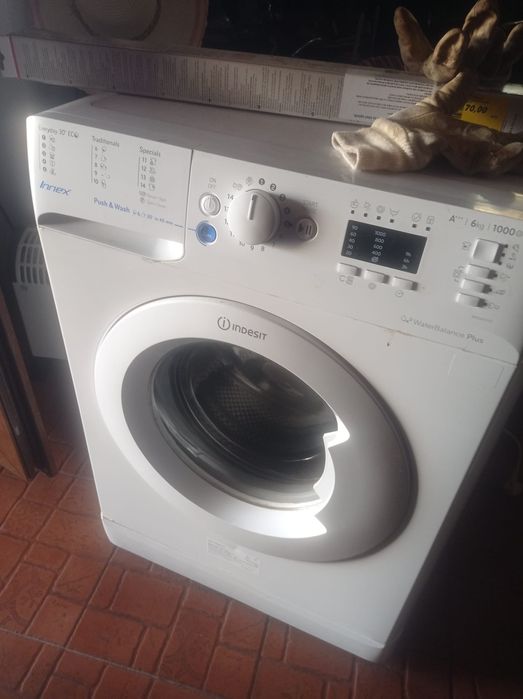 Mașină de spălat Indesit slim