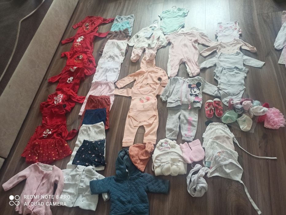 Vând lot haine bebe  0-3 luni fetiță