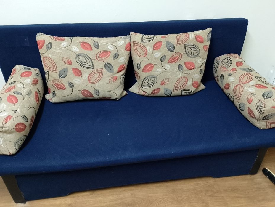 Разтегателен диван с място за багаж