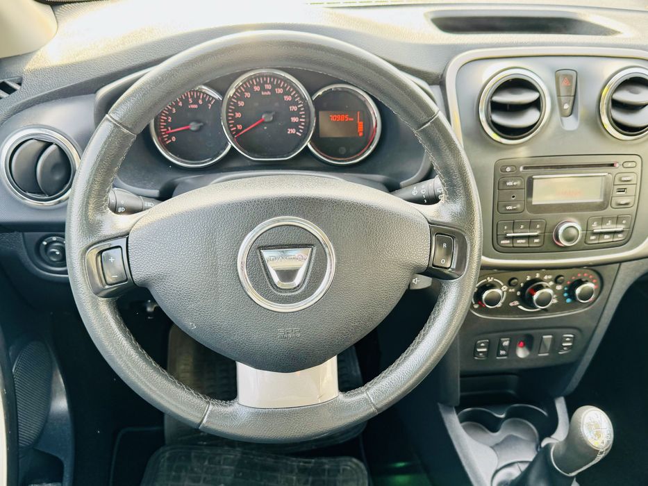 Dacia Sandero cu 70000 mii km reali.An 2015 0,9 benzina cu turbo 90ps.