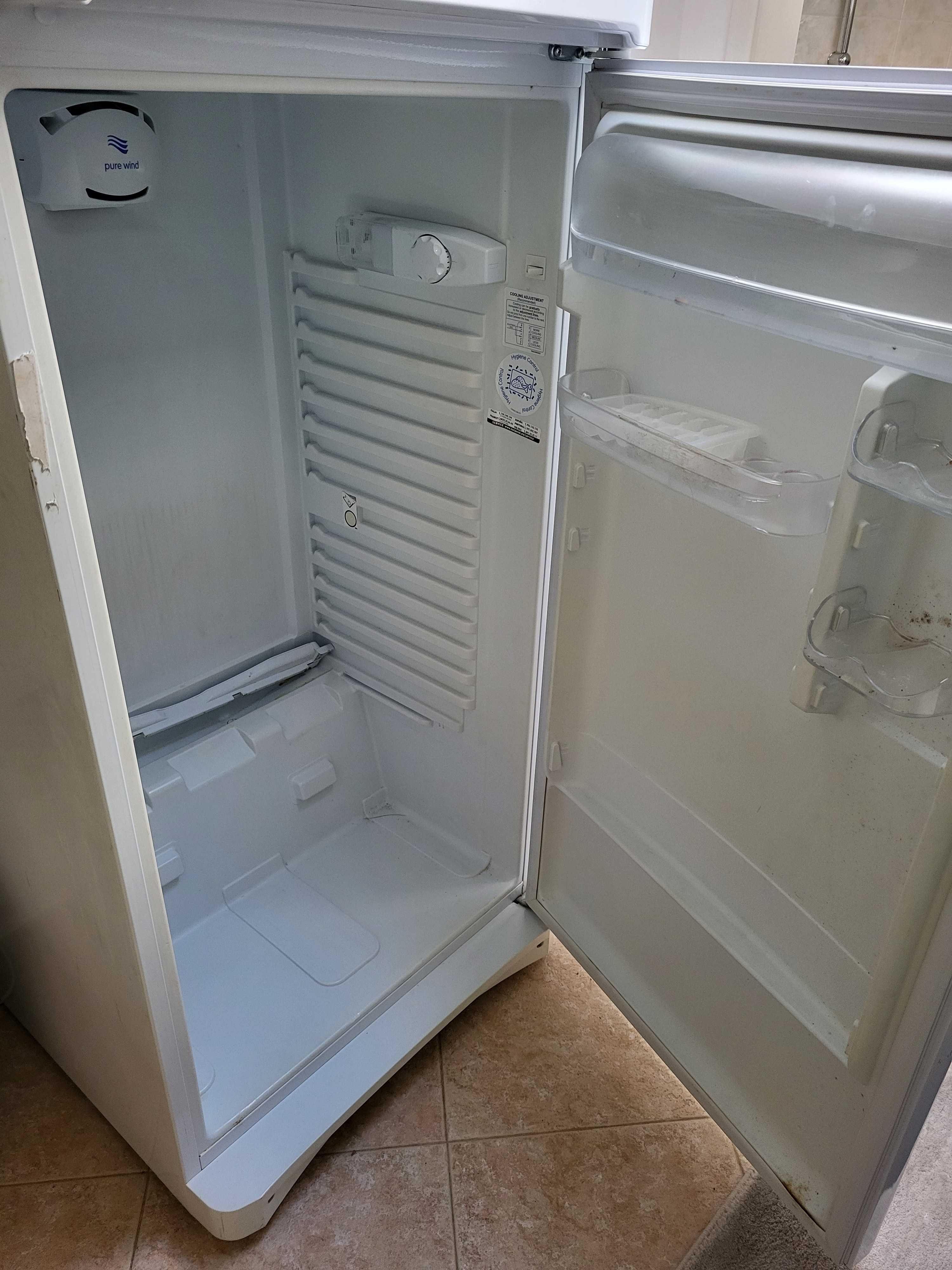 Голям хладилник Indesit