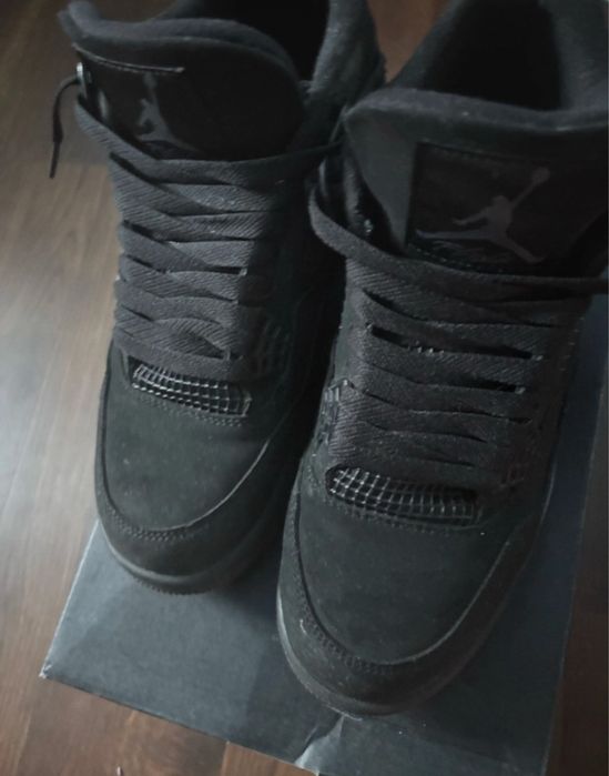 Vand adidasi jordan 4 black cat
