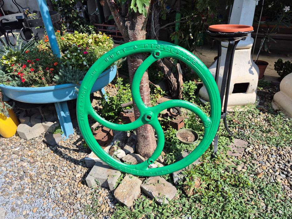 Cismea curte-gradina. Roata fantana fonta