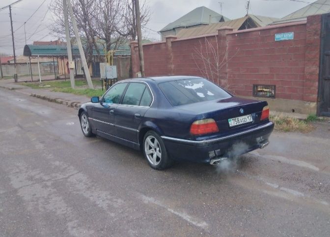 Продам BMW E 38 в отличном состояние