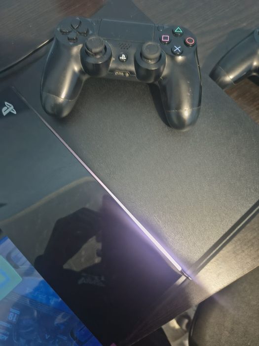 Ps 4 slim   vând sau schimb  uitate in descriere