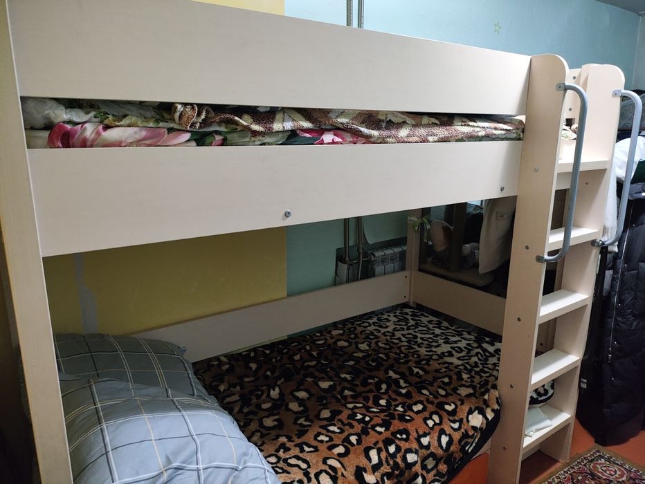Продам двухъярусную кровать в отличном состоянии