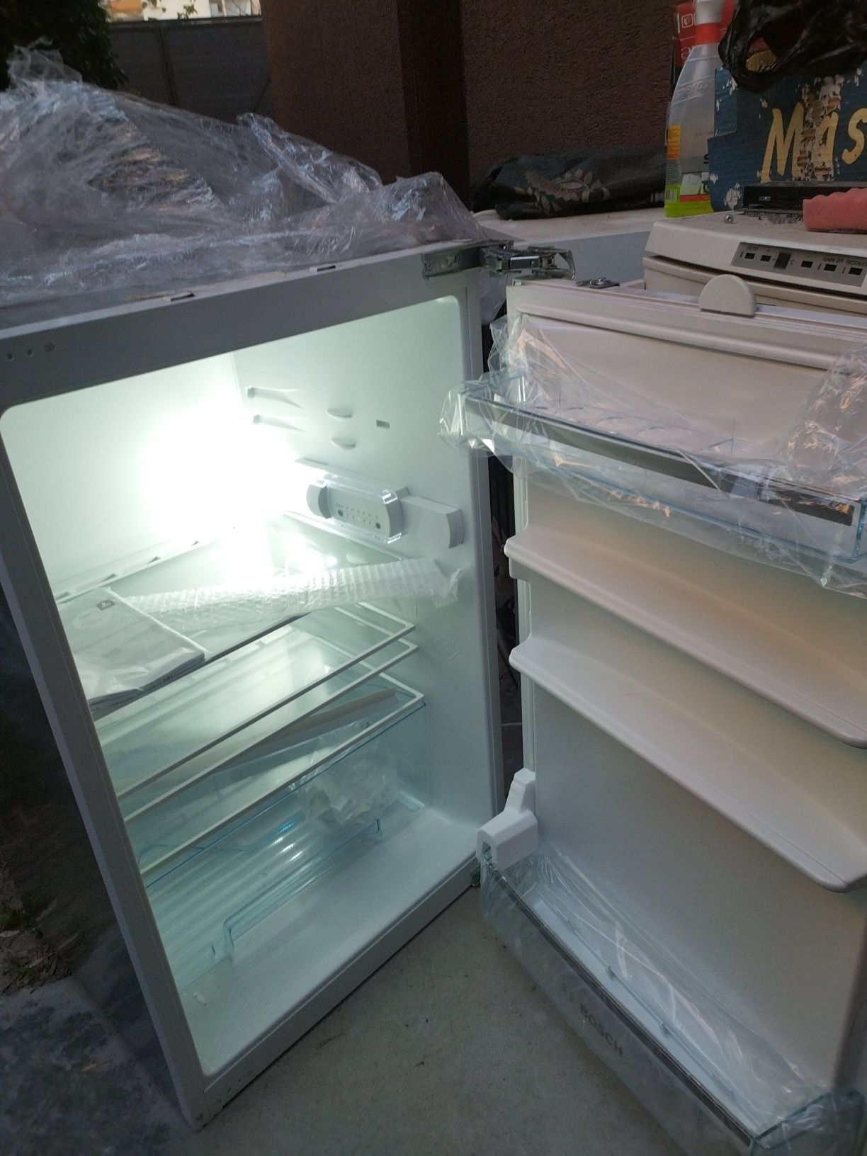 малък  хладилник BOSCH Нов за вграждане