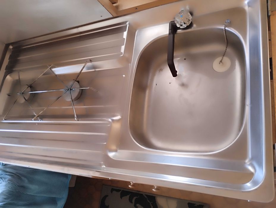 Мивка с газови котлони за кухня