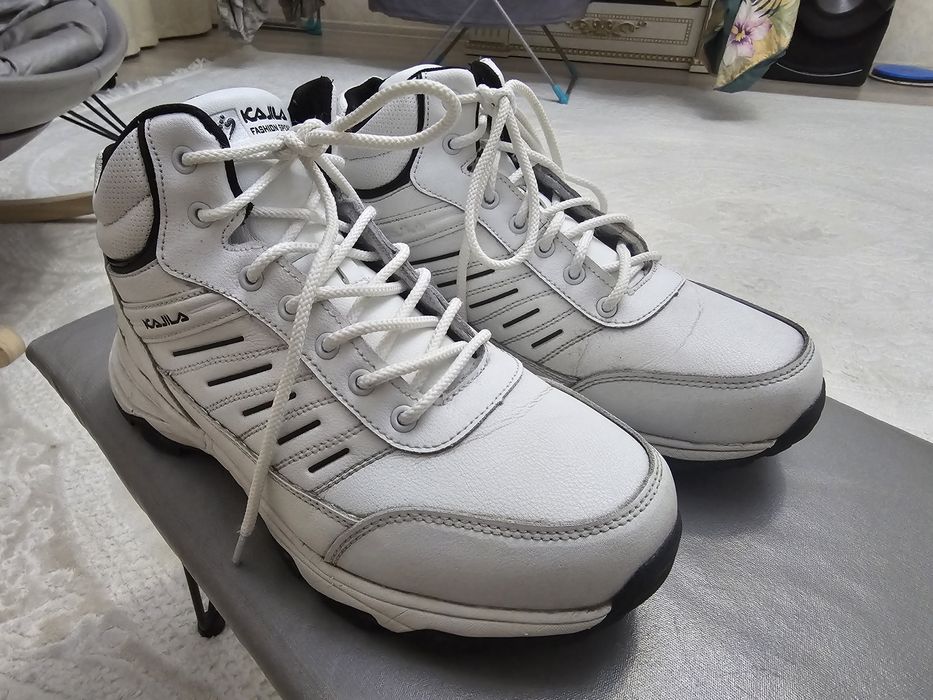 Продам зимние кроссовки на мальчика