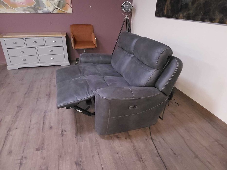 Тъмно сив диван от плат двойка с електрически релаксиращ механизъм