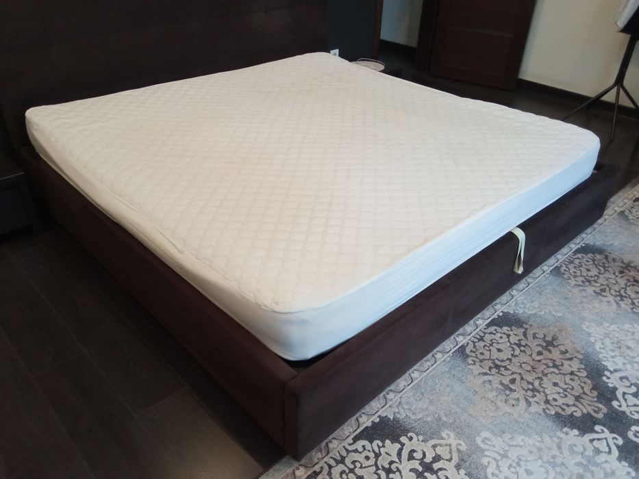 Двухспальная кровать