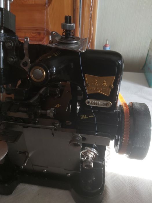 Швейная машинка и оверлок