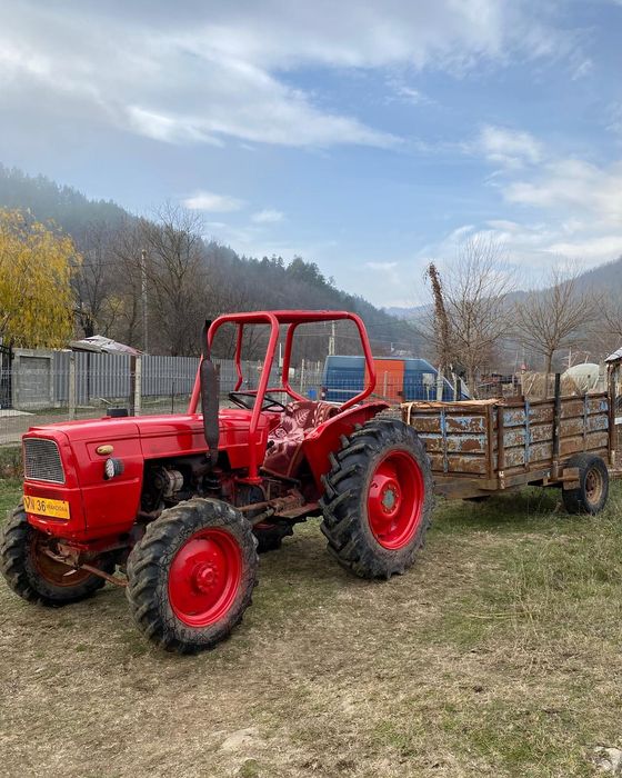 Remorcă și tractor