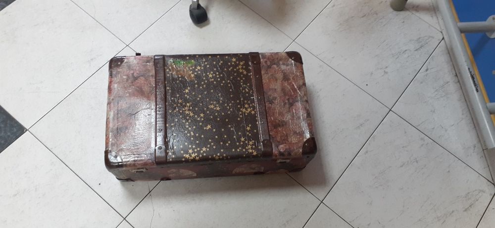 Ретро куфар,декориран с декупажна техникаа