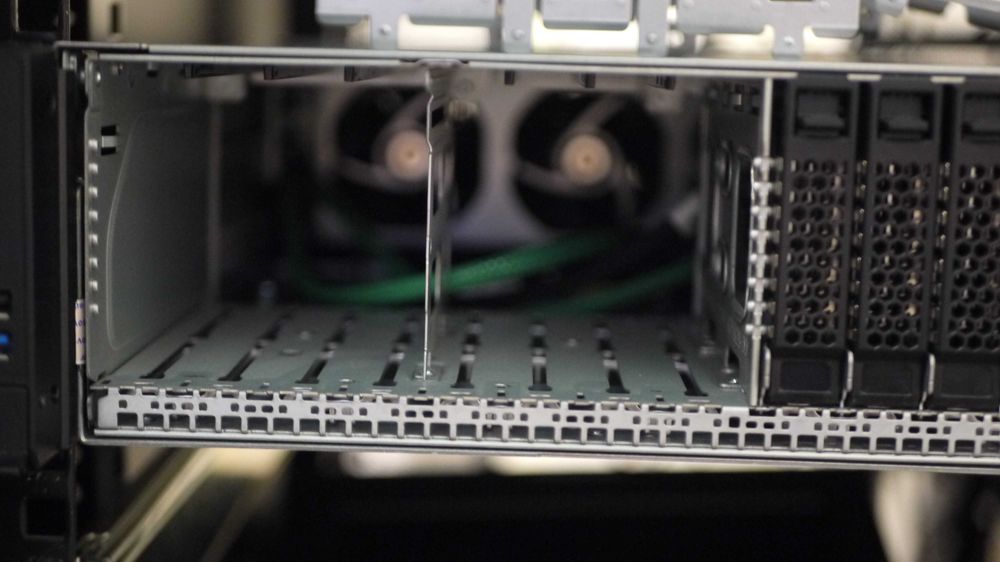 Server ultraperformant 2Tb RAM platinum 3 gen  128  60 tb ssd u2 NVME