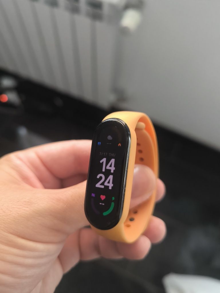 Xiaomi Mi Band 6 - смарт часовник гривна