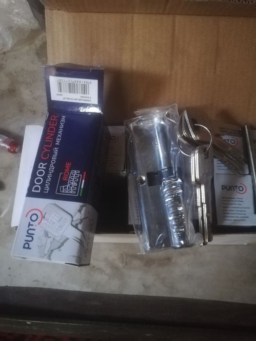 Продаются личинки для дверного замка.