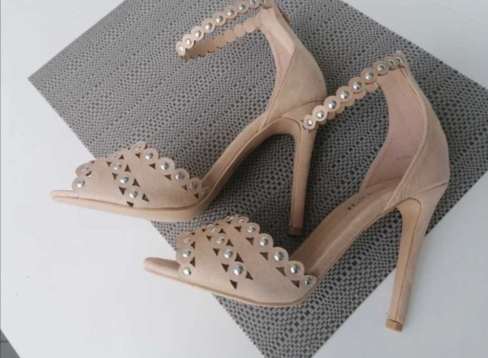 Дамски сандали с ток