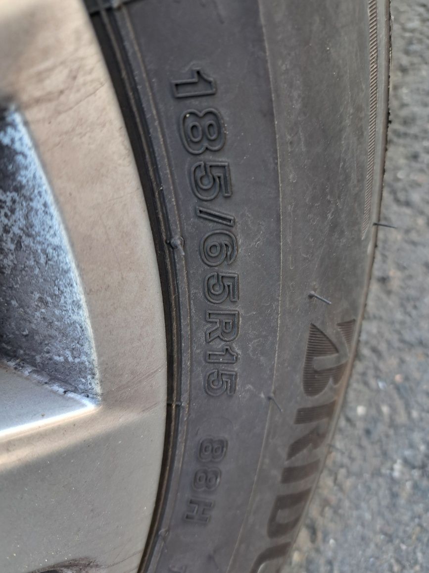 Перфектни летни гуми Bridgestone 185/65/15 Дот 24