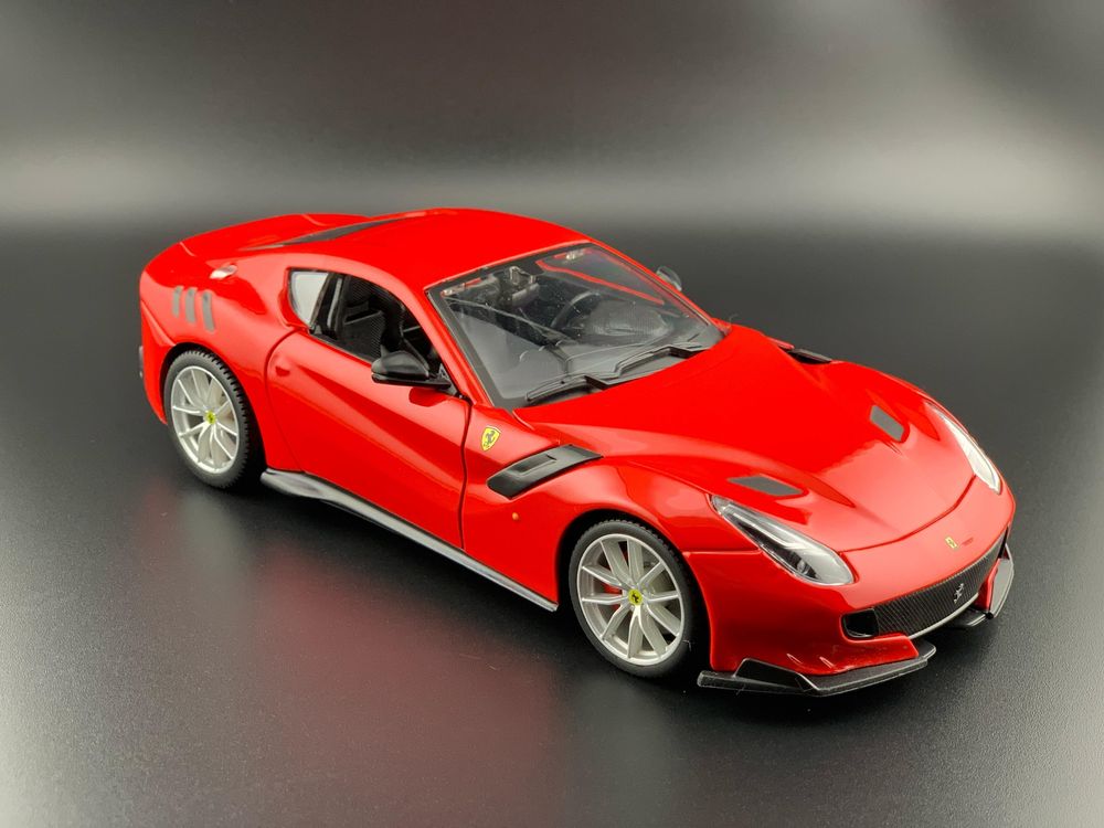 Macheta auto Ferrari  F12 ,TDF, Bburago, 1/24