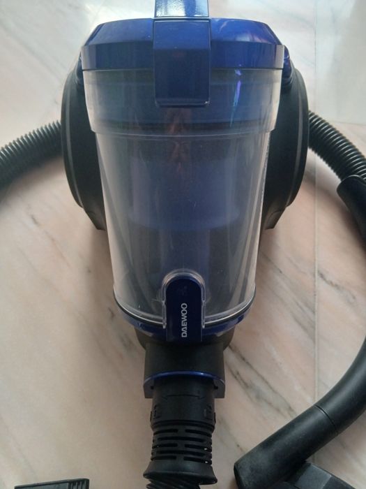Vând aspirator Daewoo  cyclonic