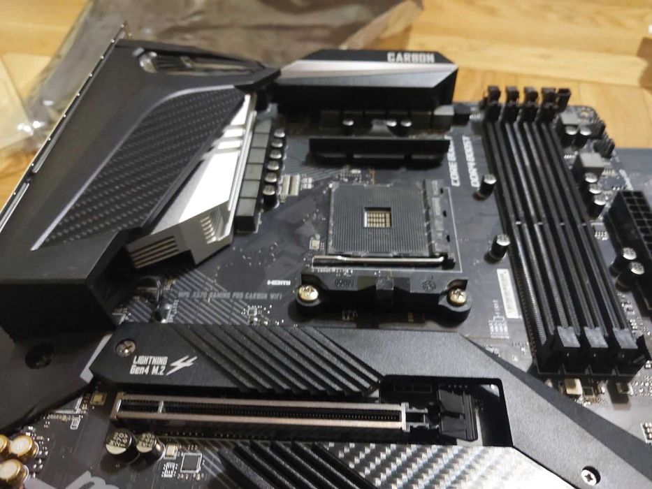 MSI X570 Gaming Pro CARBON Wi-Fi (със забележка)