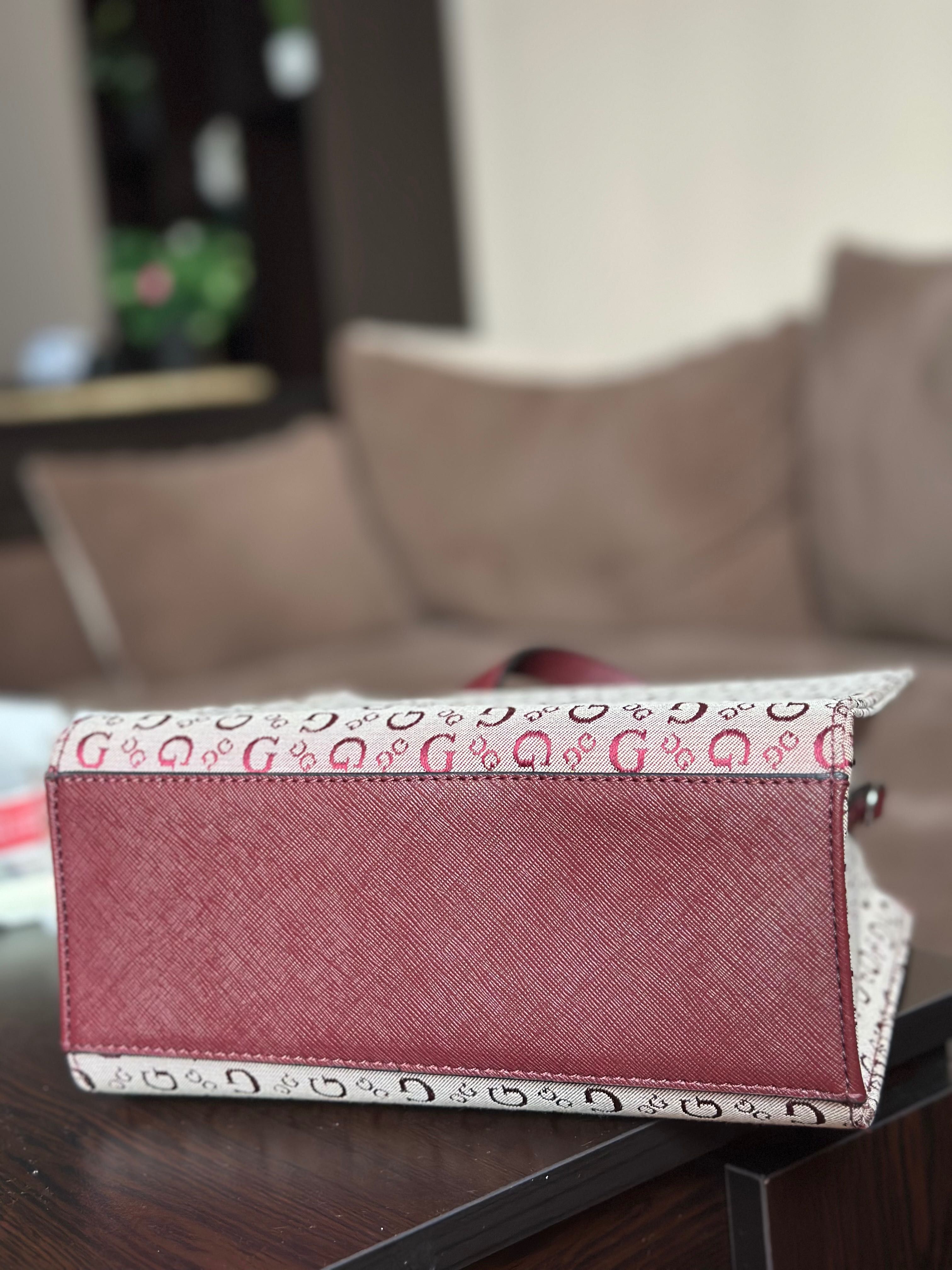 Нова чанта Guess, бордо