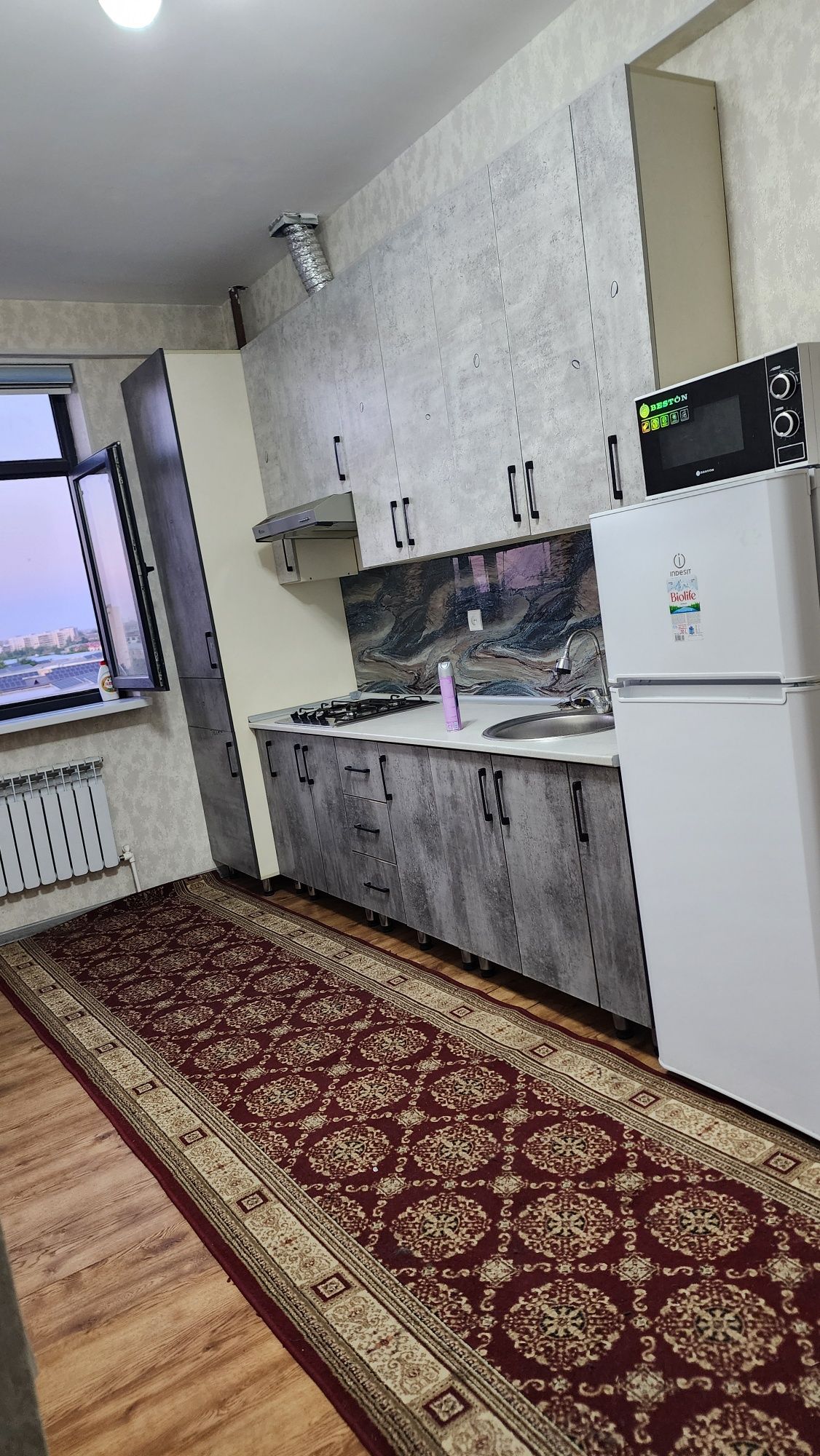 Ижарага уй берилади медгородок  2 хона килинган 400& лубойга