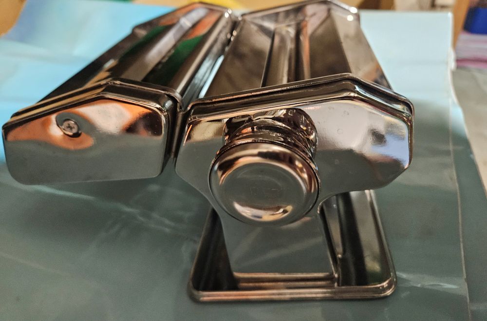 Aparat de făcut tăiței Royalty Line – aproape nou