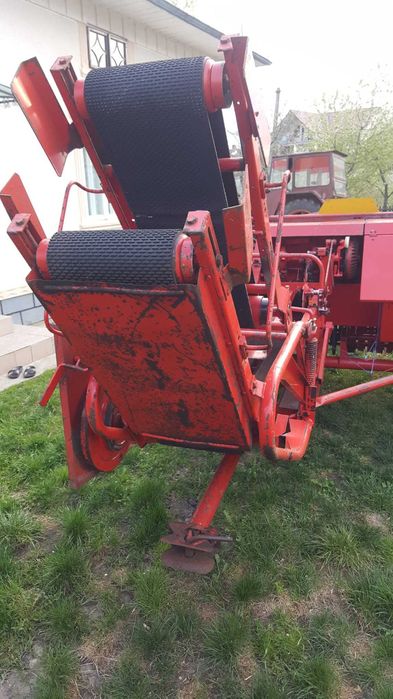 Vând aruncător de baloți P22 ce vine montat pe balotiera Welger Ap45