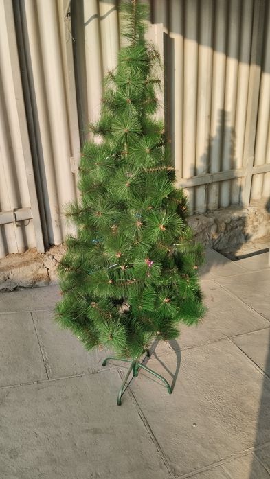 Продается Ёлка в хорошем состояний