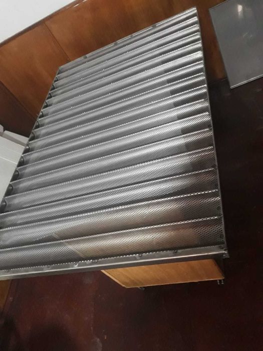 Tavi perforate din inox pentru bagheta si batoane.