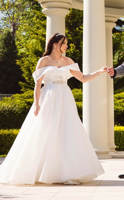 Елегантна сватбена рокля, булчинска къща Holiday