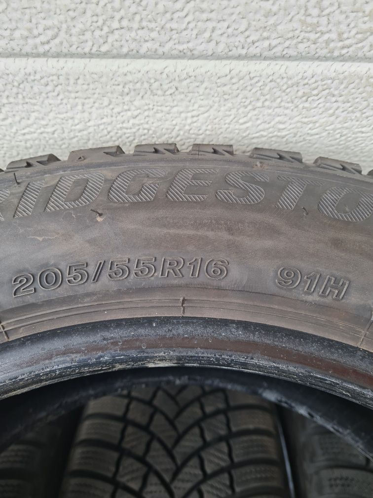 Зимни гуми 4 броя BRIDGESTONE Blizzak LM001 205 55 R16 дот 0818