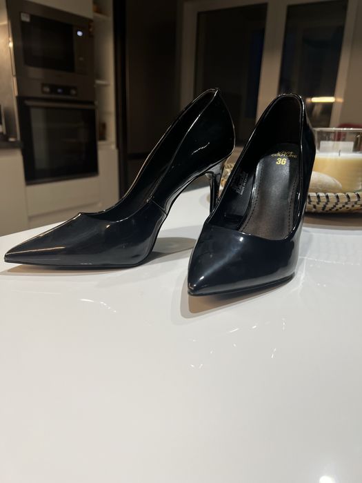 Лачени високи обувки