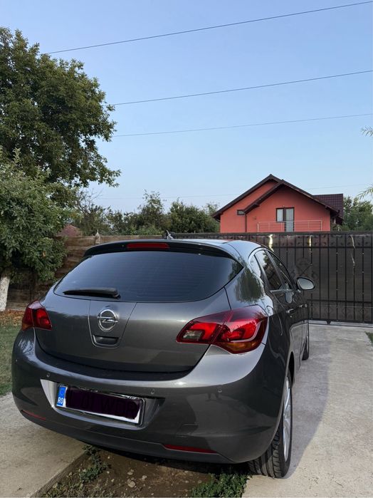 Opel Astra J- hatchback