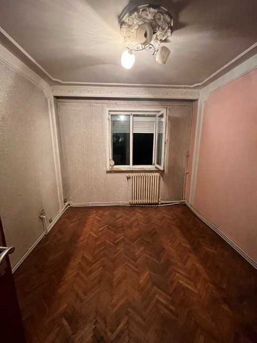 Apartament de 3 camere, decomandat, zona Tatarasi