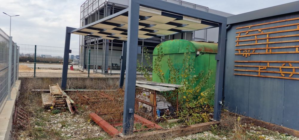 Продавам две готови метални конструкции подходящи за барбекю, навес,