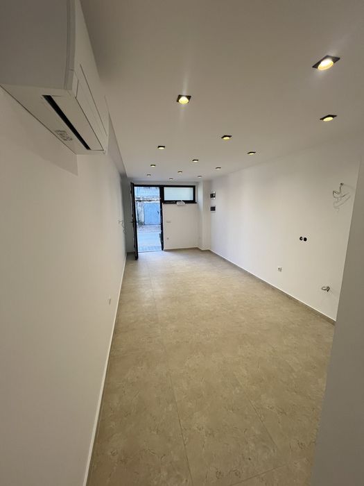 Дава се под наем Магазин в Казанлък - 50 кв.м за 89250 € - Снимка #1