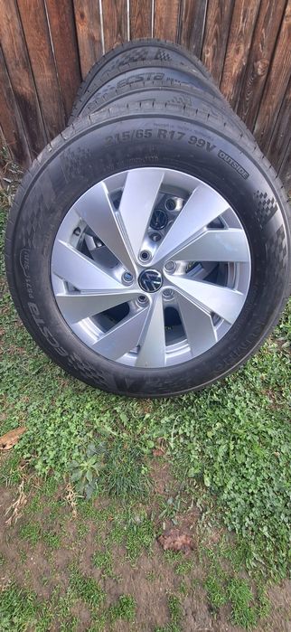 Vând roți vw tiguan noi cauciucuri de vară 215 65 r17 preț 4300 RON.