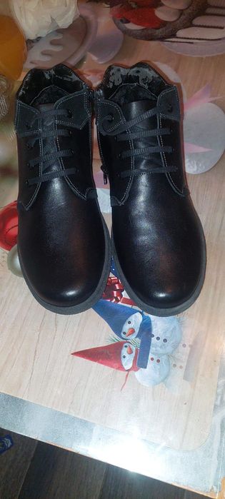 Ghete de piele negre