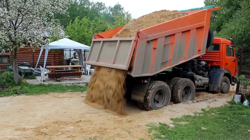 Доставка камаз сникерс,щебень ,отсев ,пгс
