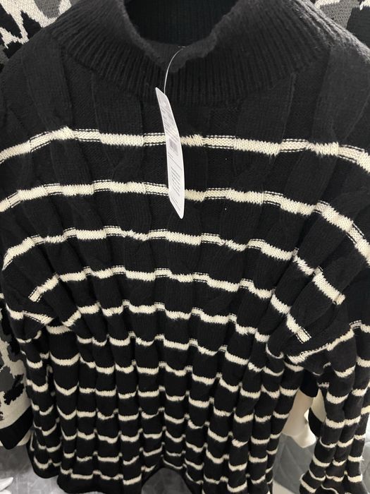 Дамски пуловери, много хубави мекички, красиви, размер М