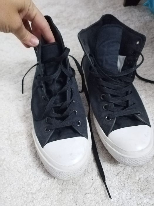 Tenesi Converse aproape noi