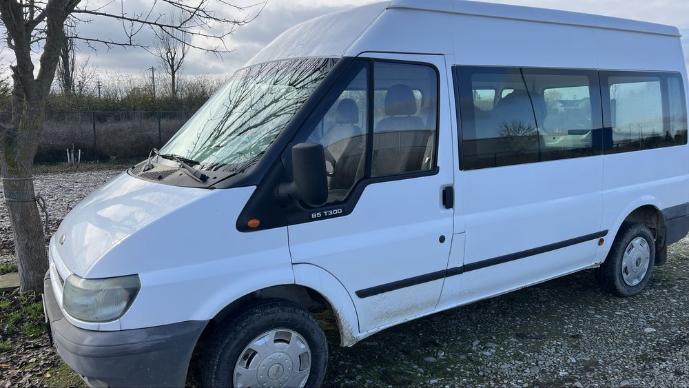 Ford Transit 8 locuri