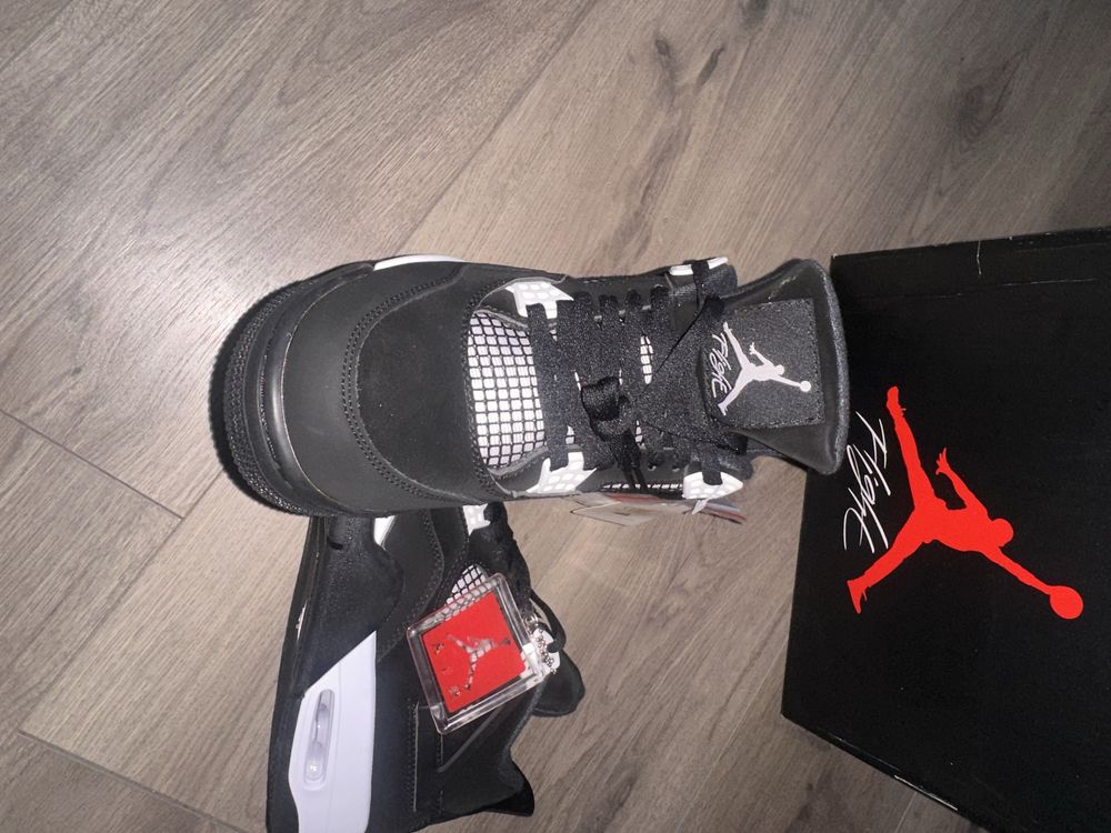 Jordan 4 White Thunder