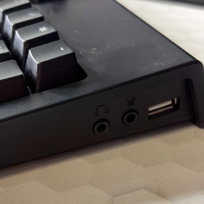 Tastatură Gaming Mecanică Razer BlackWidow Chroma V2 - Ca Nouă!