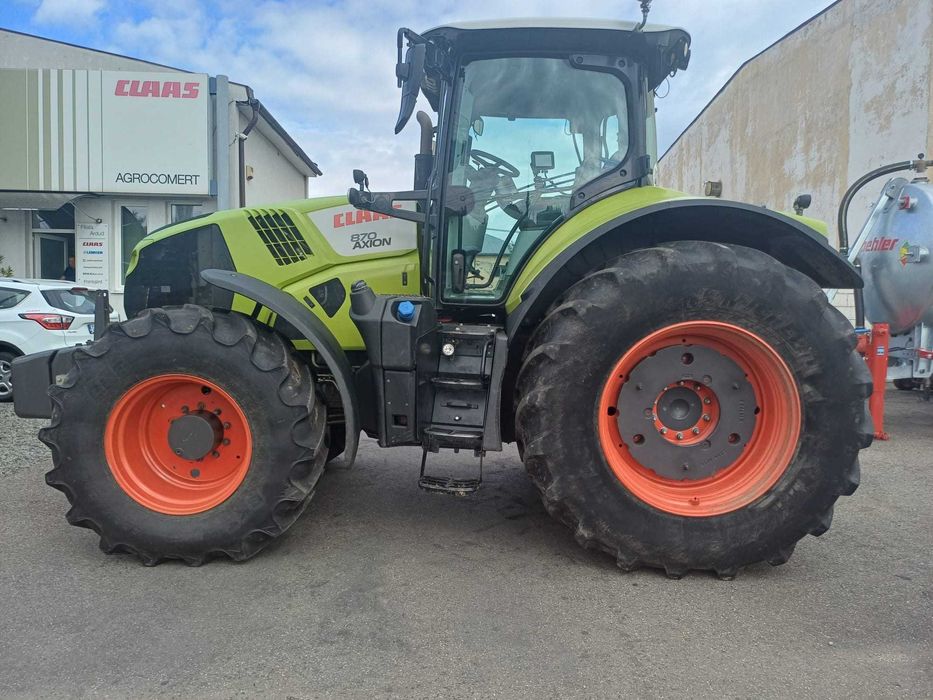Tractor CLAAS Axion 870 CMATIC